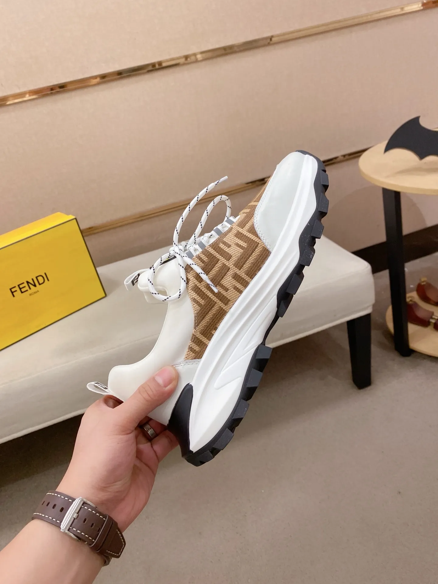 Men's shoes 💰 462💰 (fendi) New style 👊🏻 upper 🇮🇹 imported cowhide fabric 🇩🇪 lining imported sheepskin lining. The original outsole is molded to highlight the identity of every man, and the upper foot is elegant and stable🚶🏻🚶🏻The high-end custom counters reproduce the original version📯No matter the wind or rain, the shoe last remains unchanged and can withstand the verification of time🔍️,🔵 Size: 38-44